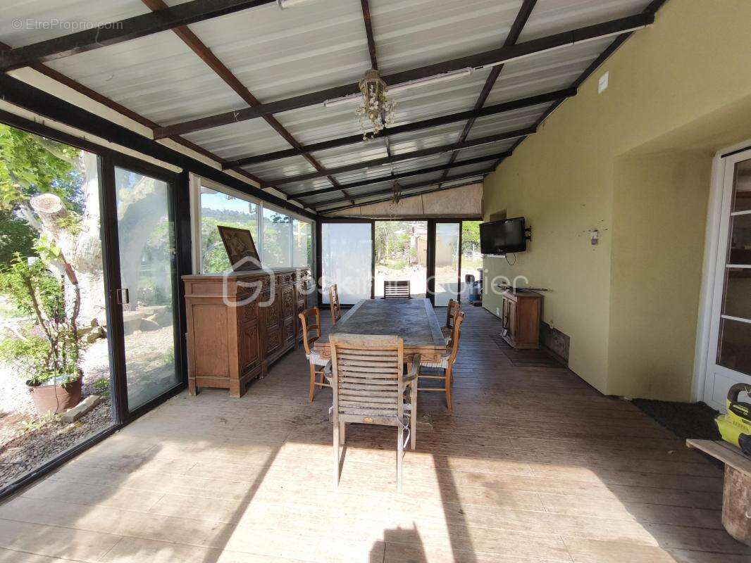 Corps de ferme 245 m² composé : de  3 habitations  sur 4000 m² de terrain - photo 4