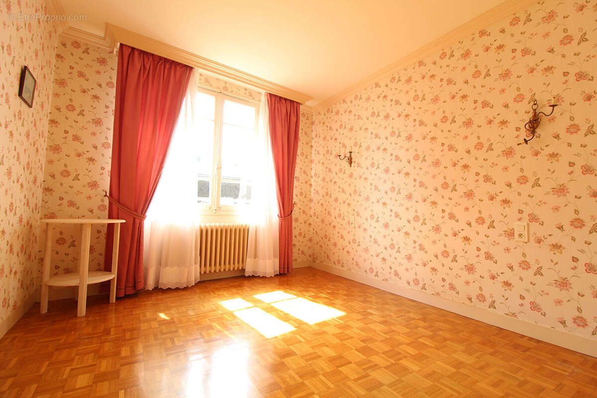 Maison à TREMBLAY-LES-VILLAGES