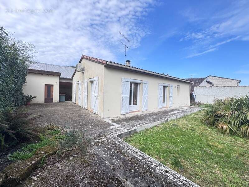 Maison à CASTELCULIER