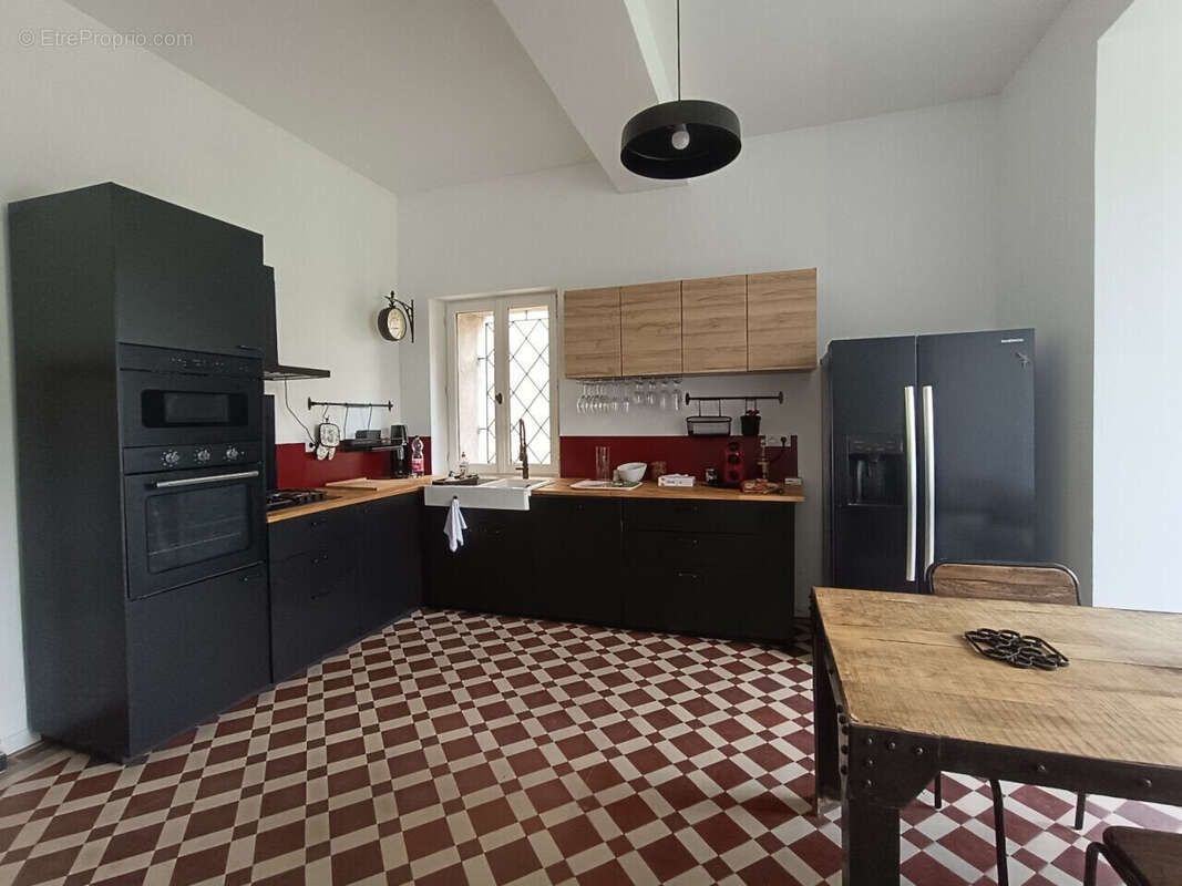 Maison 250 m² à Coutras  - photo 2