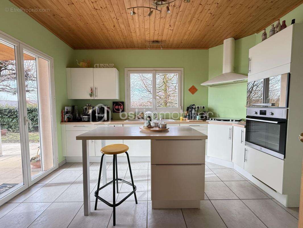 Villa de caractère 152 m² -  3 chambres + 4ème chambre possible -  vue panoramique chartreuse et vercors - garage 79 m² — terrai - photo 5