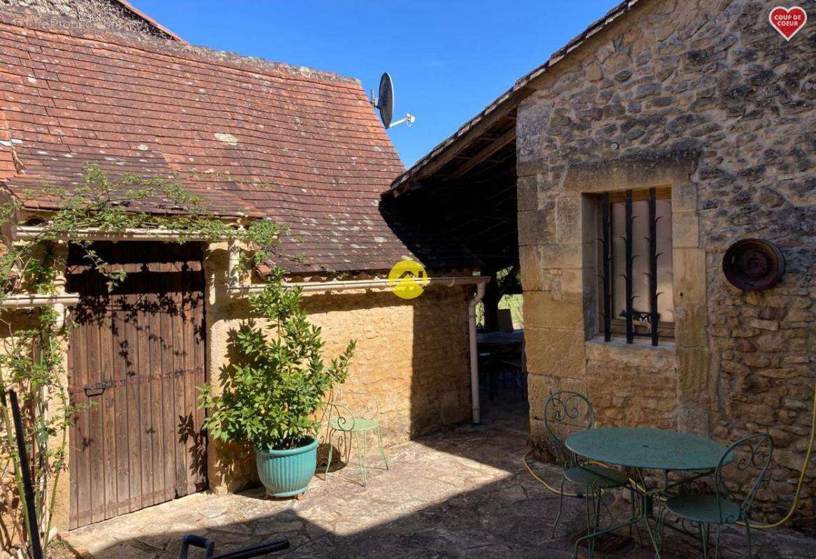 Maison à MAUZAC-ET-GRAND-CASTANG