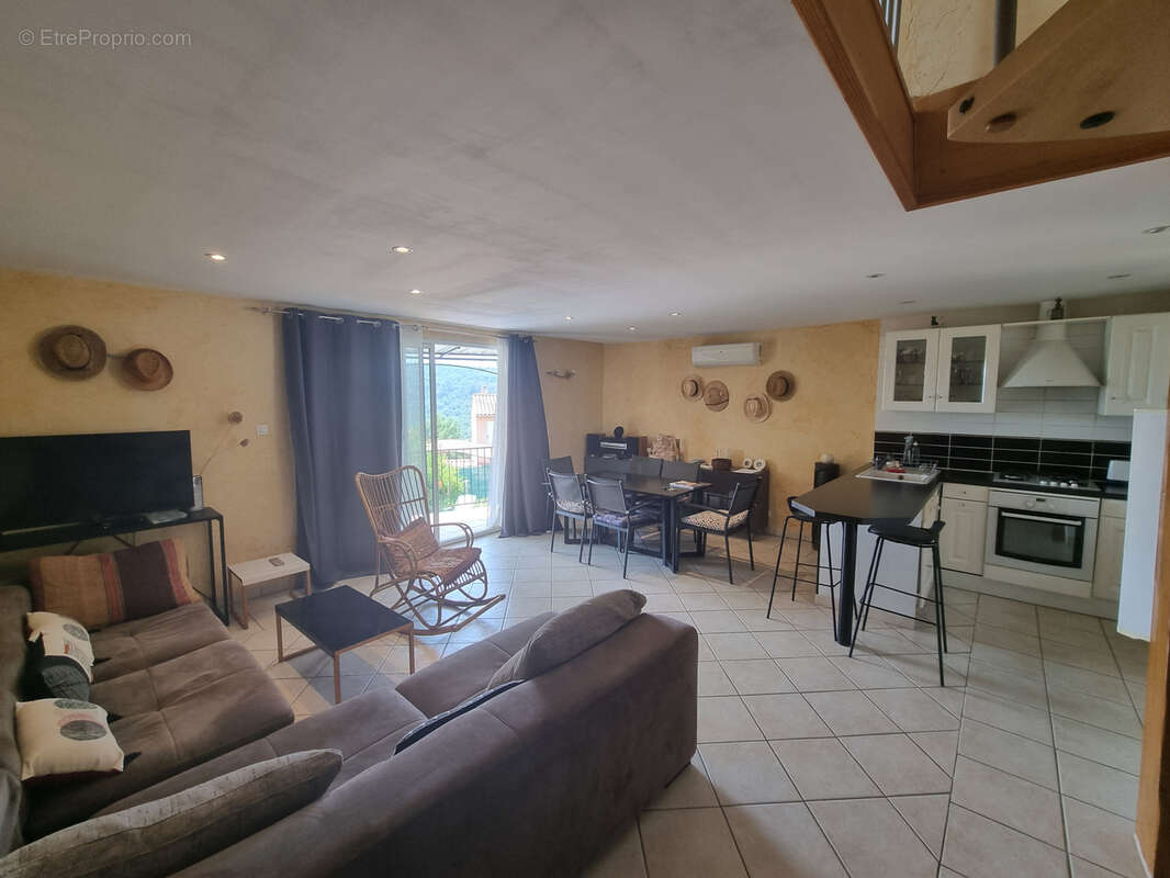 A Artignosc Villa T4 avec piscine et vue dégagée - photo 4