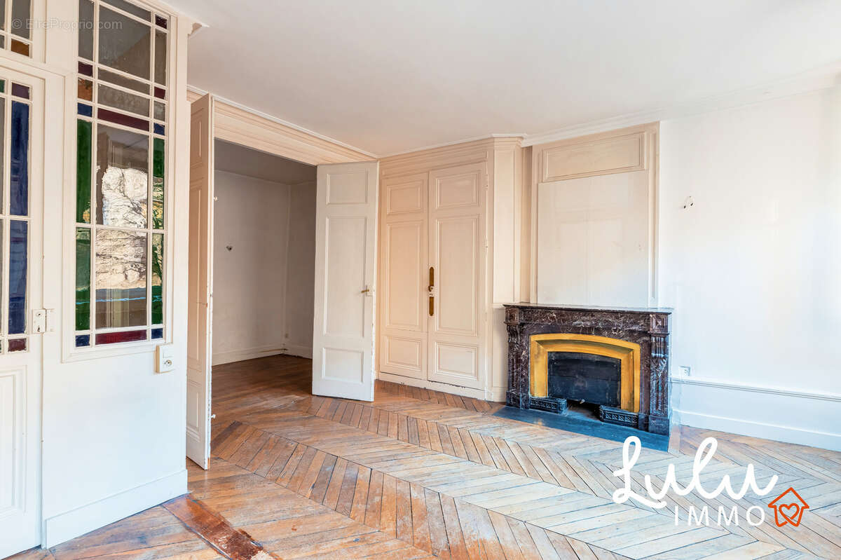 LYON 5 - Appartement T2 de 58m2 - Quartier Saint Jean  - photo 2