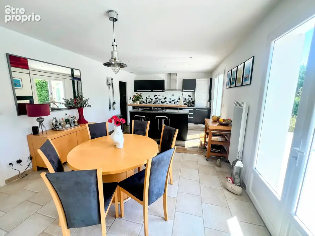 Maison Familiale Indépendante avec Piscine et Jardins, à Proximité du Centre Ville - photo 6