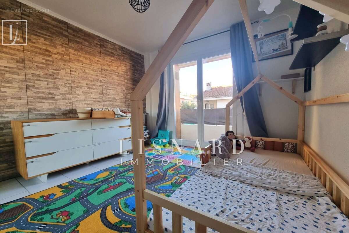 Appartement à VALLAURIS