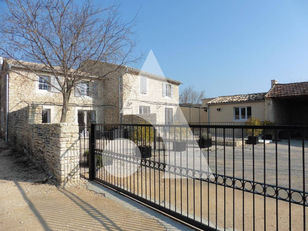 Maison à GORDES