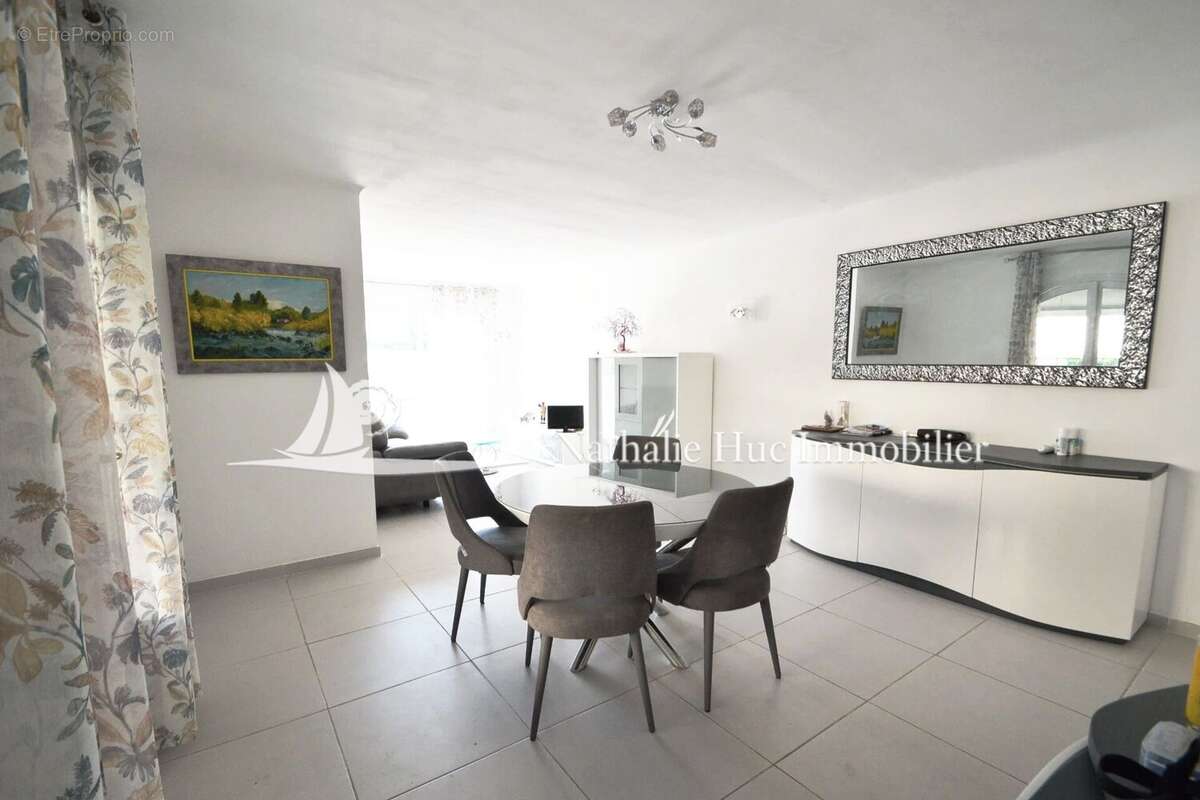 Maison à SAINT-LAURENT-DE-LA-SALANQUE