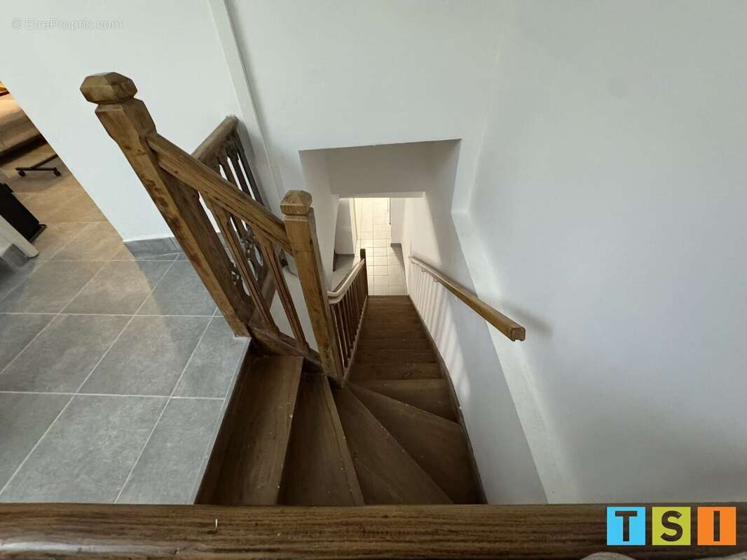 Au cur de Miramont-de-Comminges - ensemble immobilier - maison de caractère de 135 m² - vaste local commercial 100 m² sur 593m² - photo 9