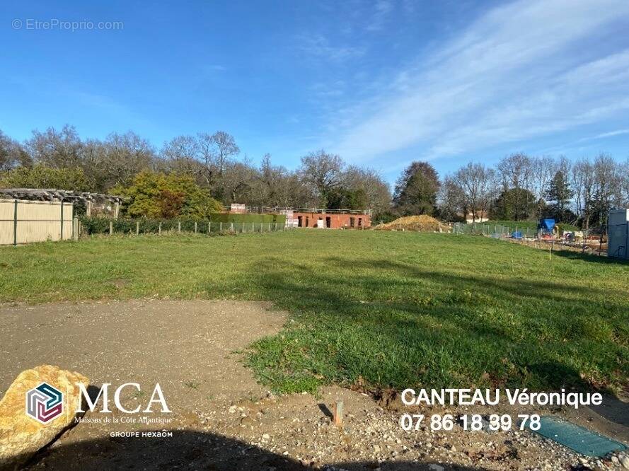 Terrain à SAUJON