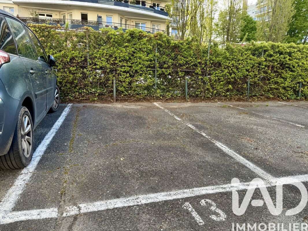 Photo 2 - Parking à COURBEVOIE
