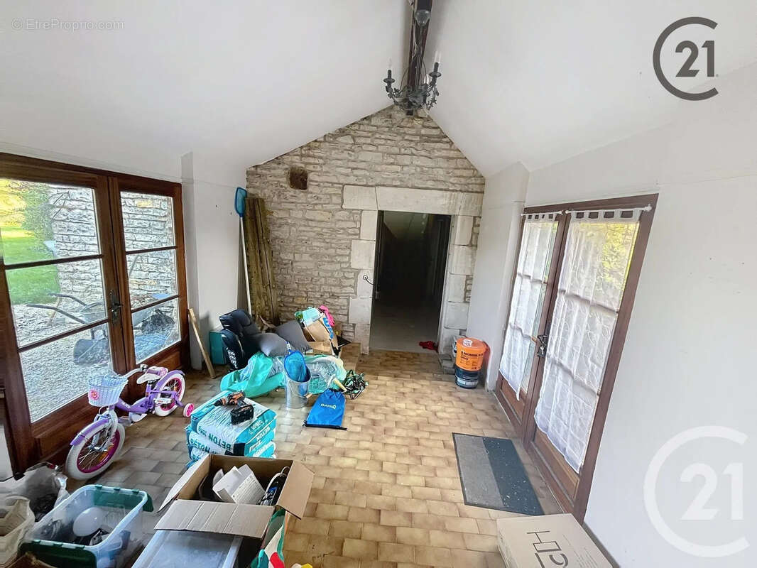 Maison à SAINT-CYR-LES-COLONS