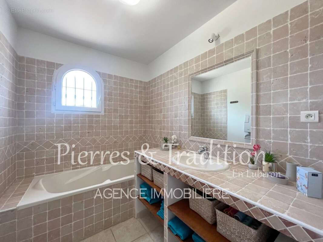 Maison à SIMIANE-LA-ROTONDE