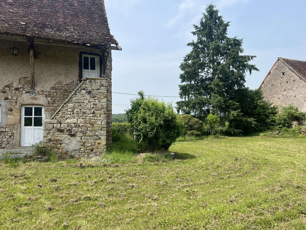 Maison à SAINT-MARTIN-DE-SALENCEY