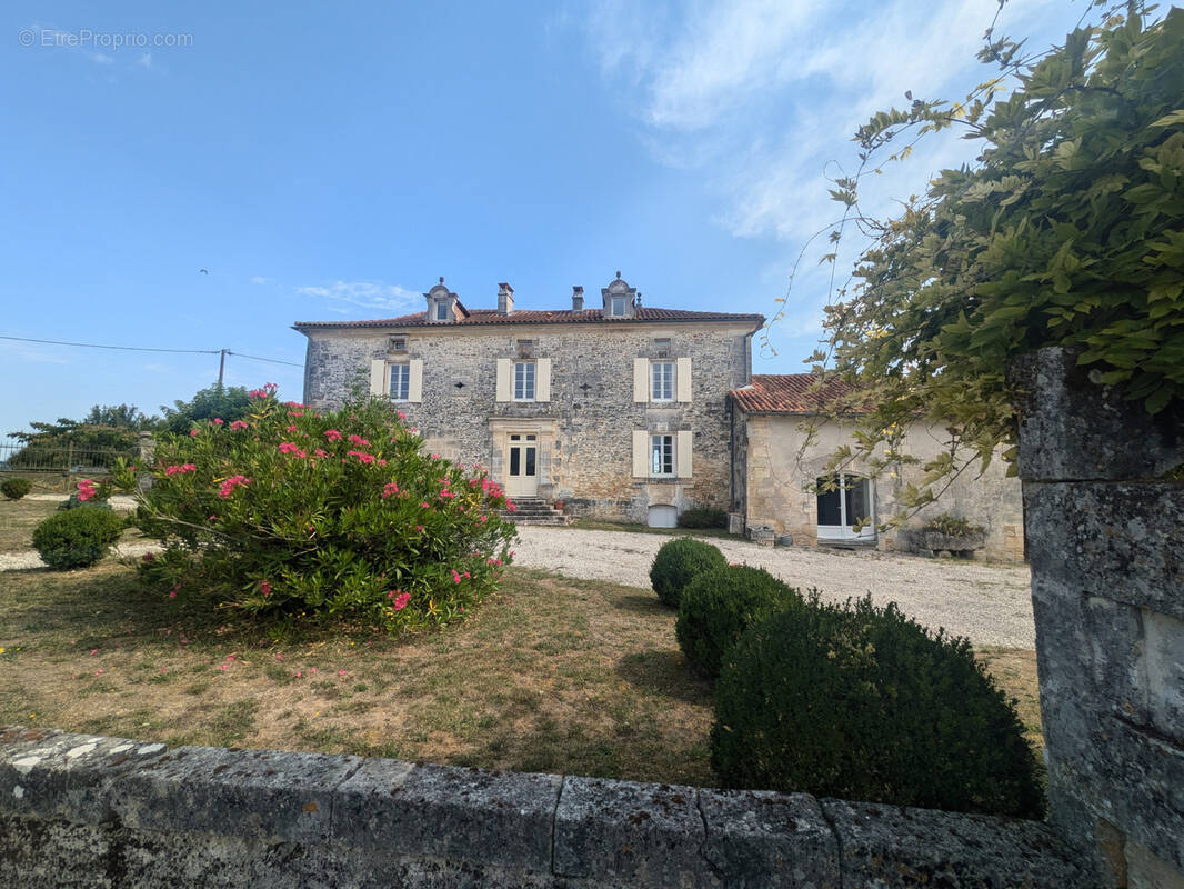 Maison à LA TOUR-BLANCHE