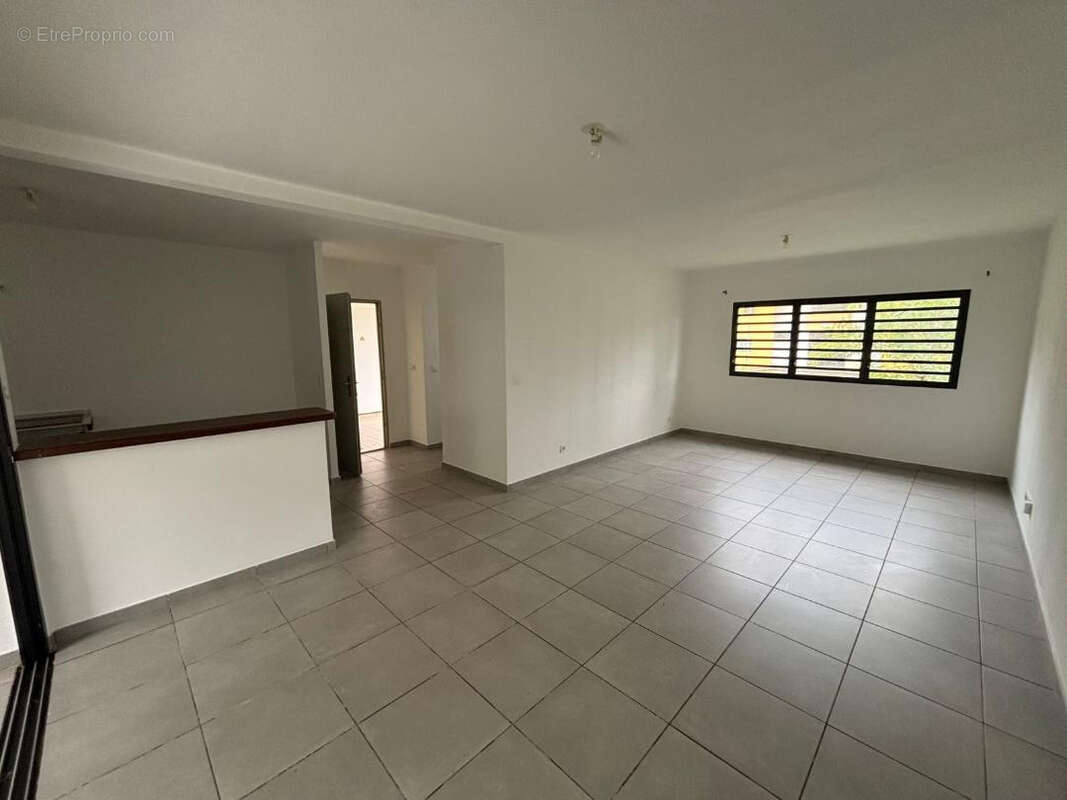 Appartement à REMIRE-MONTJOLY