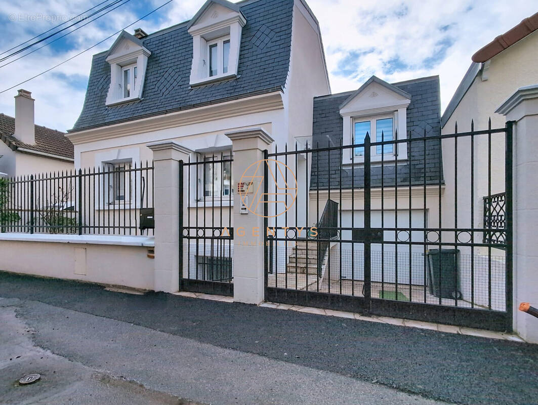 Maison à SAINT-MAUR-DES-FOSSES