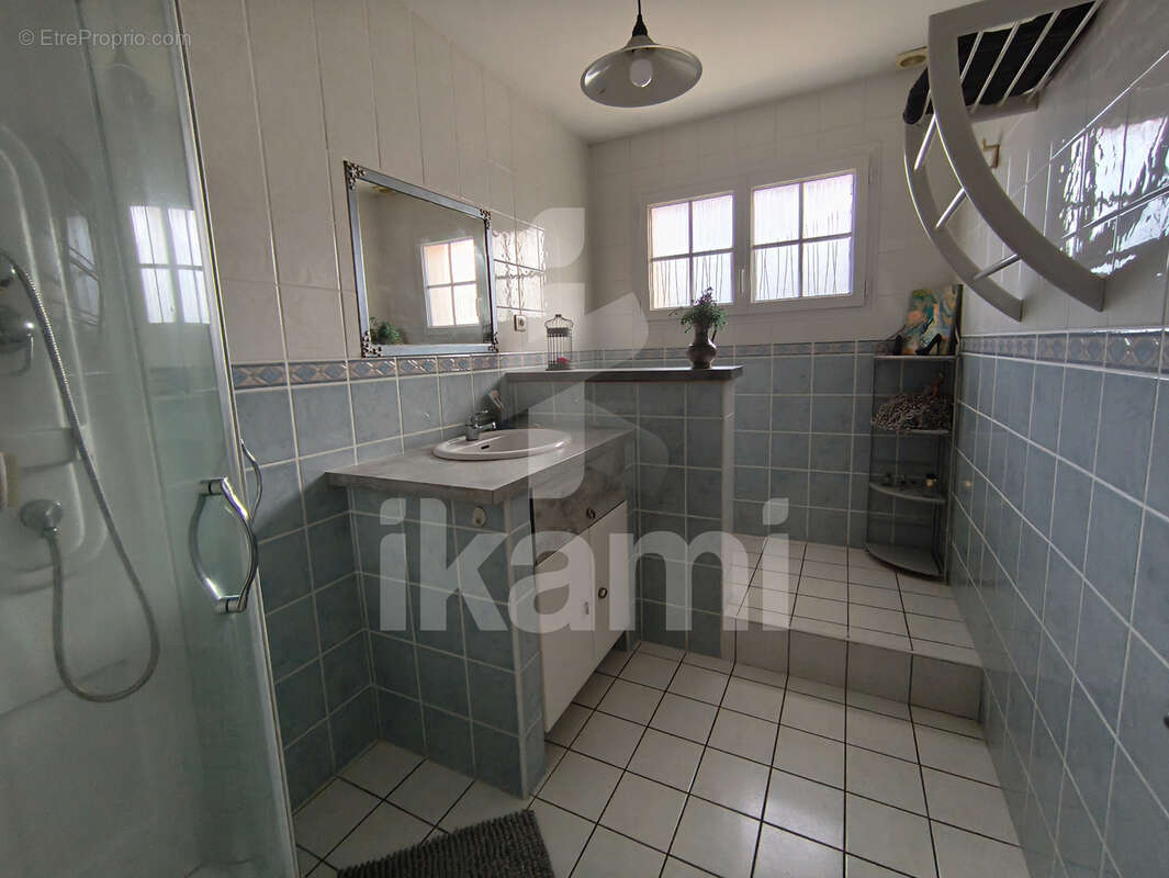 Maison à SAINT-DONAT-SUR-L'HERBASSE