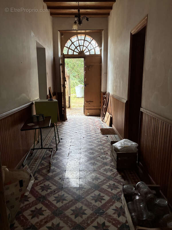 Ancienne maison bourgoise à rénover avec dépendances - photo 2