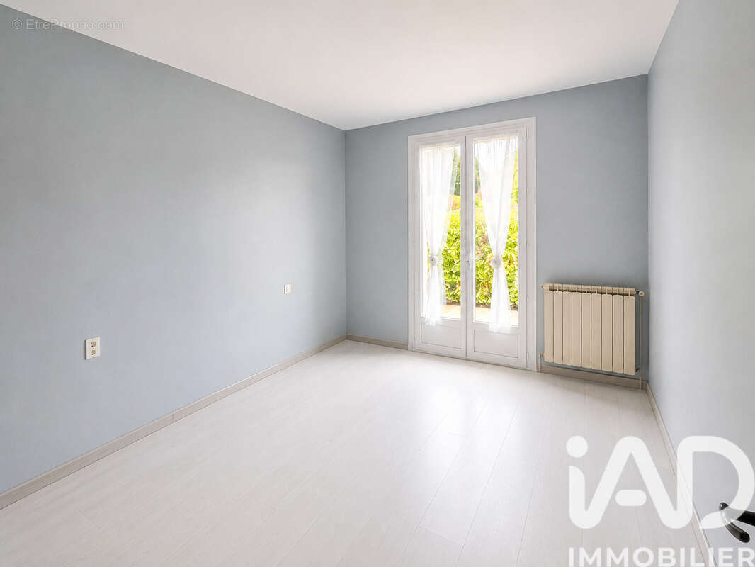 Maison 110 m² à Juillac-Le-Coq  - photo 6
