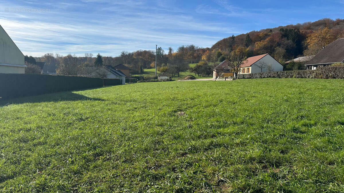 Terrain à LOUGRES