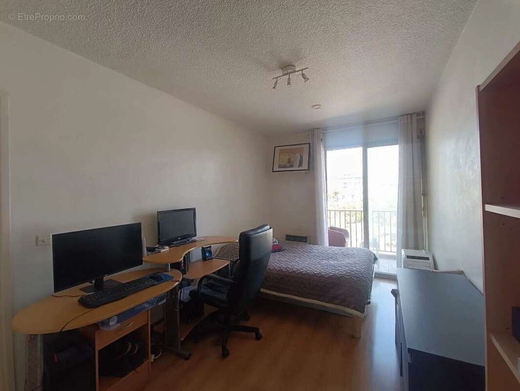 Appartement à SAINT-LAURENT-DU-VAR