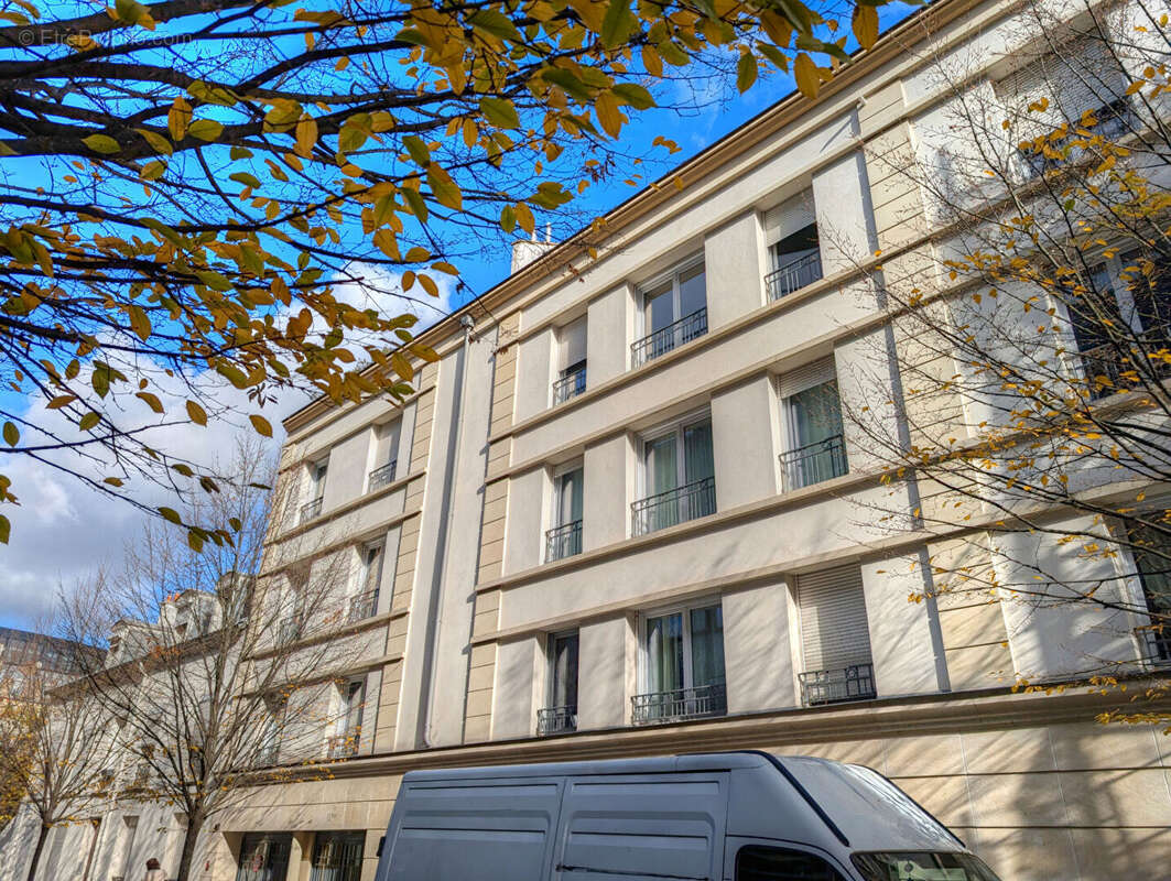Appartement à LA GARENNE-COLOMBES