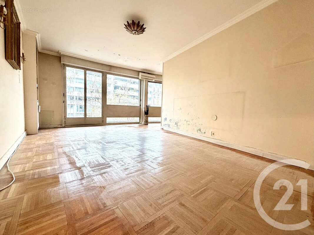 Appartement à PARIS-16E