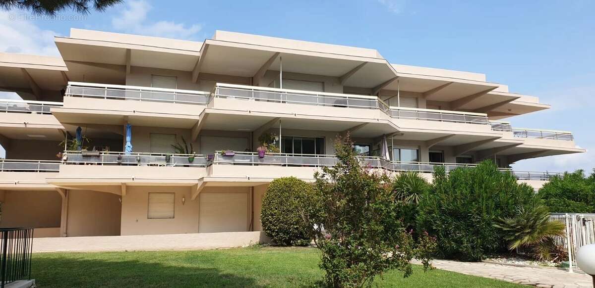 Exclusivité studio 23m²+30m² terrasse  antibes aperçu mer - photo 2