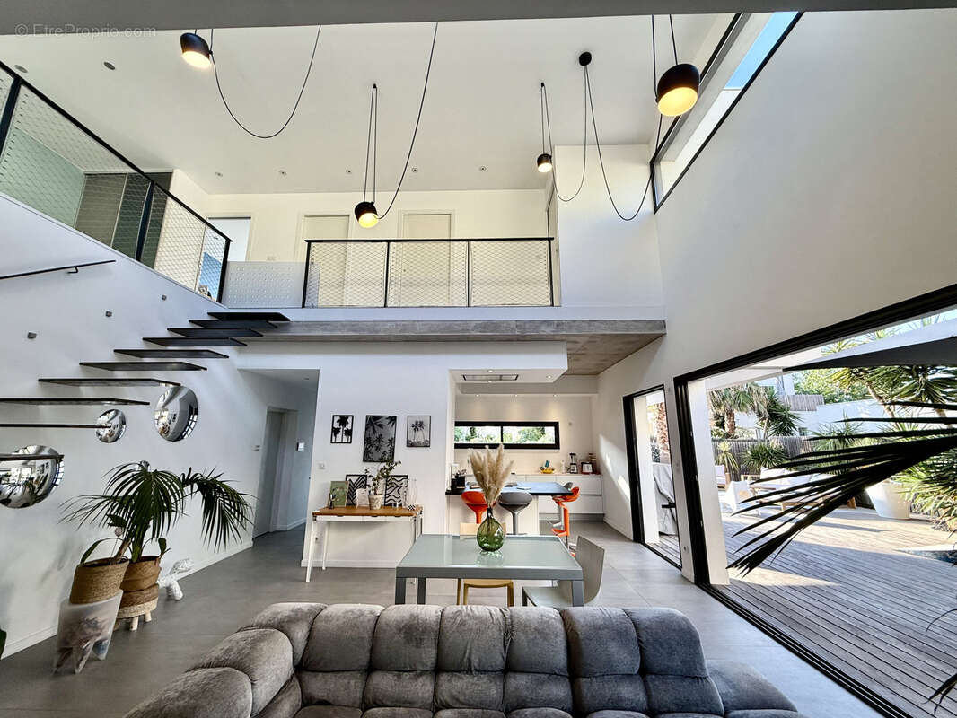 Maison contemporaine avec piscine et garage - photo 2