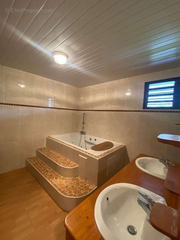 Maison à REMIRE-MONTJOLY