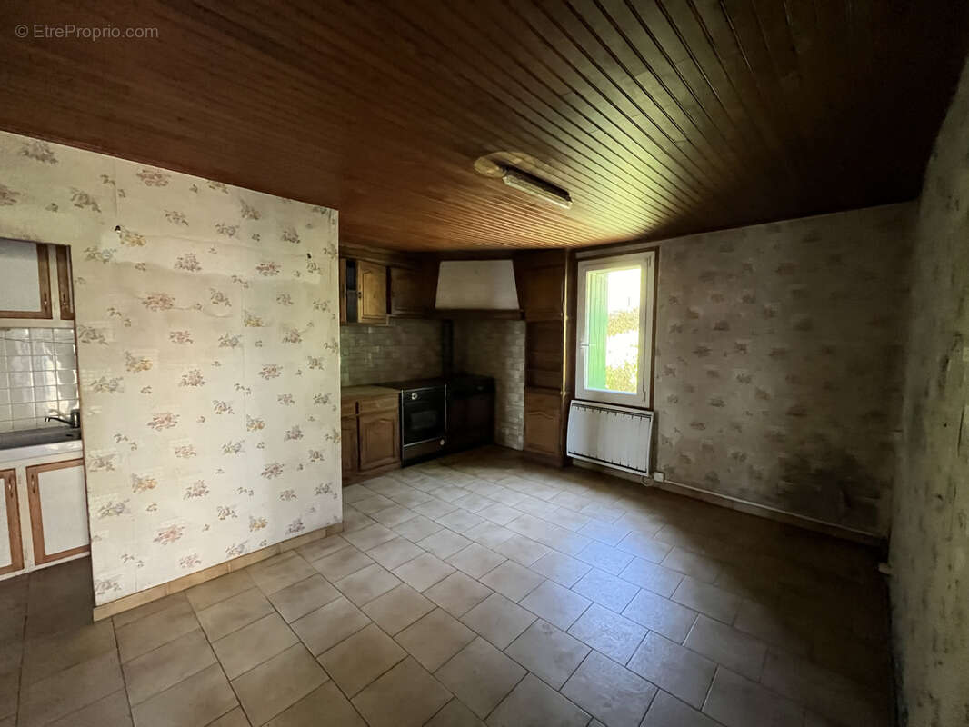 Maison à CASTANET-LE-HAUT