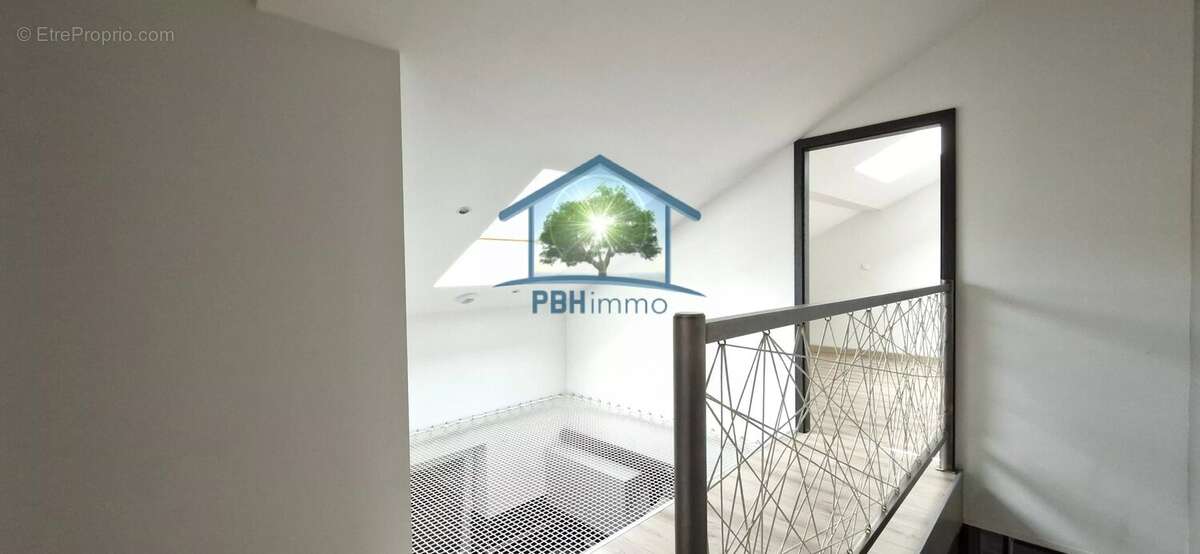 SARREGUEMINES (57) - Maison de ville de 75,35 m² + une terrasse + parking privé. - photo 8