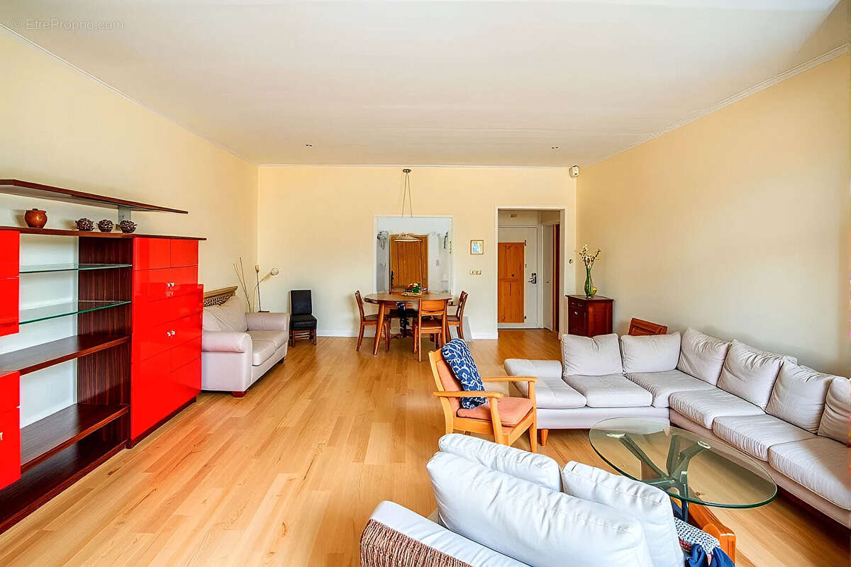 Appartement à NEUILLY-SUR-SEINE