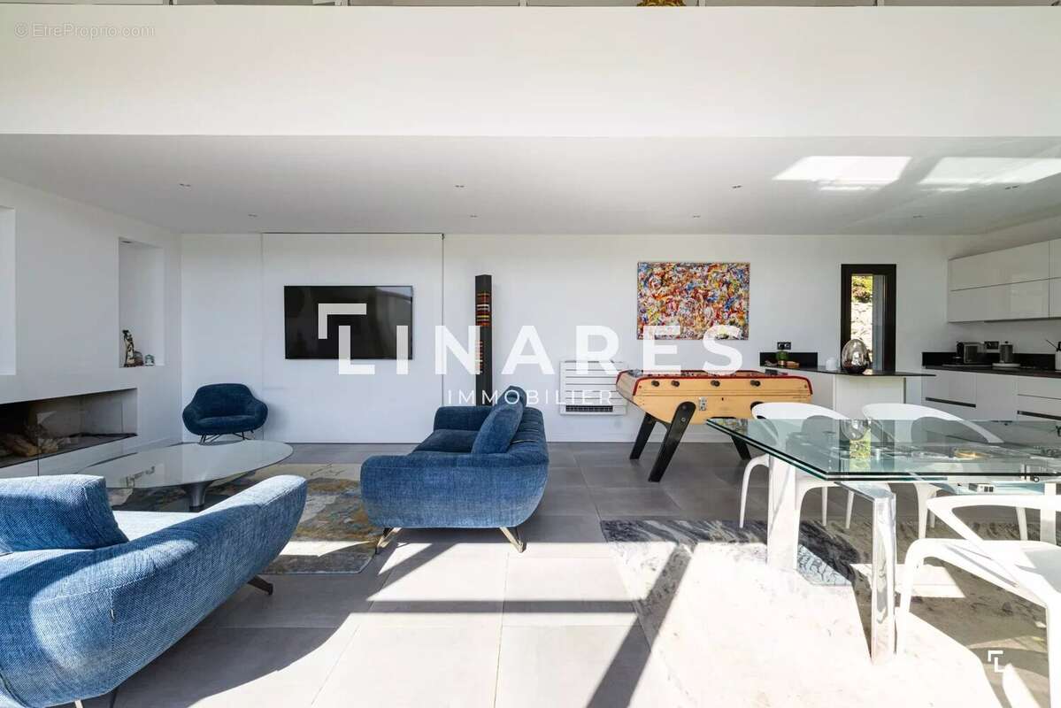 LIGNES D'EXCEPTION - Villa Plain Pied T5 de 172m2 - Piscine sel chauffée -  Terrain 1400m2 - 13011 Marseille - photo 9