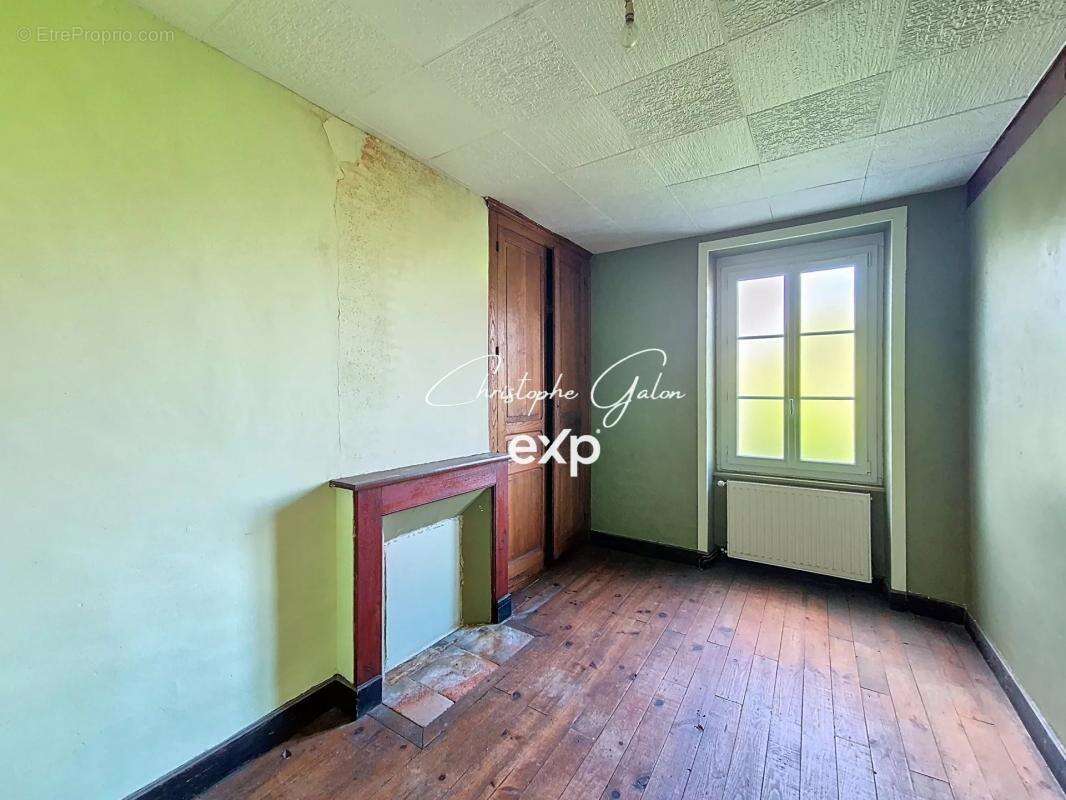 Maison à SAUVIAT-SUR-VIGE