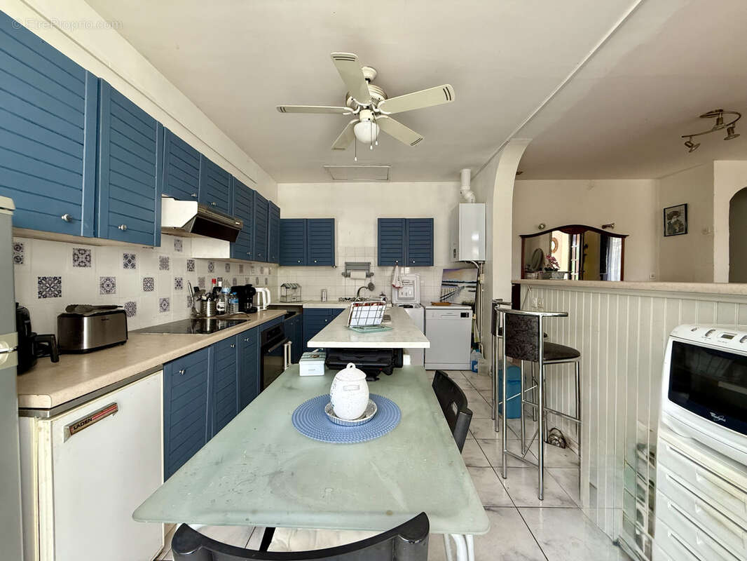 Maison à SAINTE-FOY-DE-PEYROLIERES