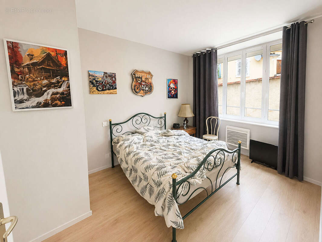 Immeuble de rapport à Saint-Just-en-Chevalet avec 3 logements loués. Revenus locatifs immédiats, idéal investisseur. - photo 6
