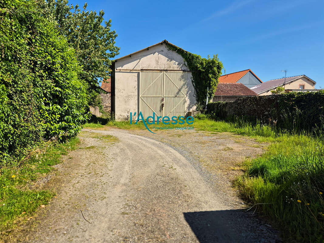Maison à MONTREVAULT