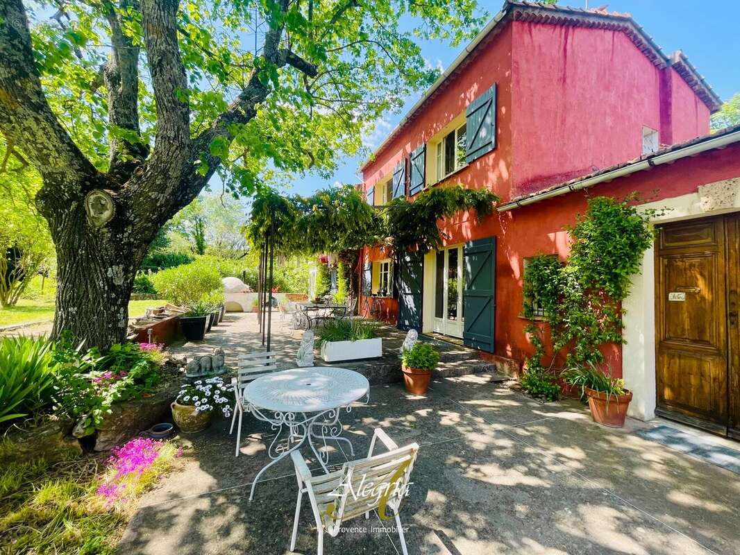 Maison à VILLECROZE