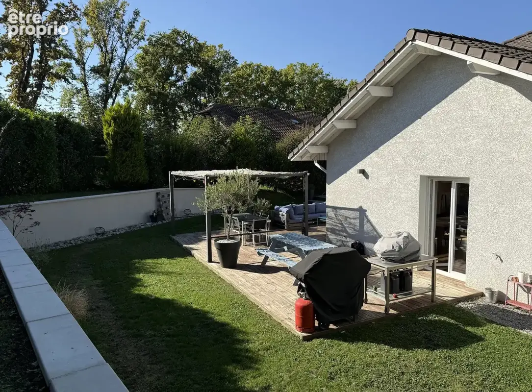 Maison individuelle récente à deux pas du village médiéval d - photo 3