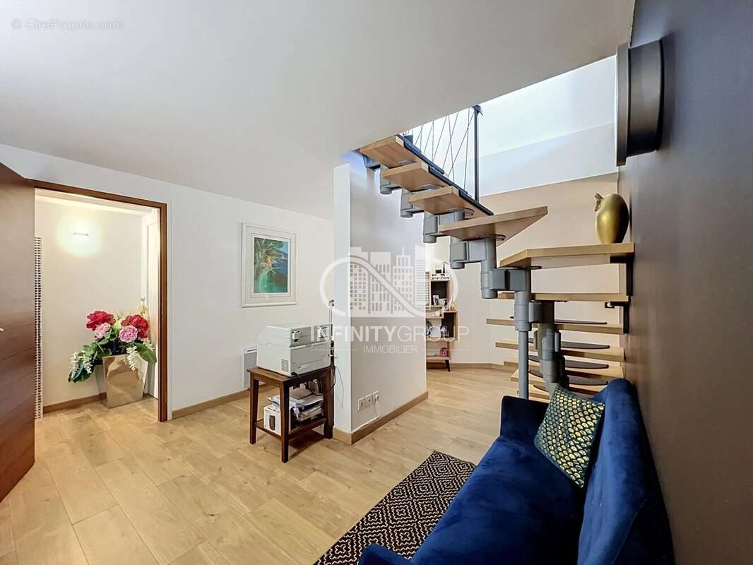 Villa familiale 4 pièces avec grande terrasse de 74 m², garage, cave et dépendances à Antibes - photo 3