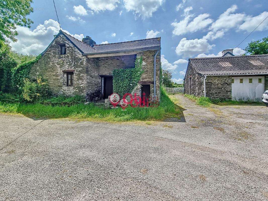 Maison à CHATEAUNEUF-DU-FAOU