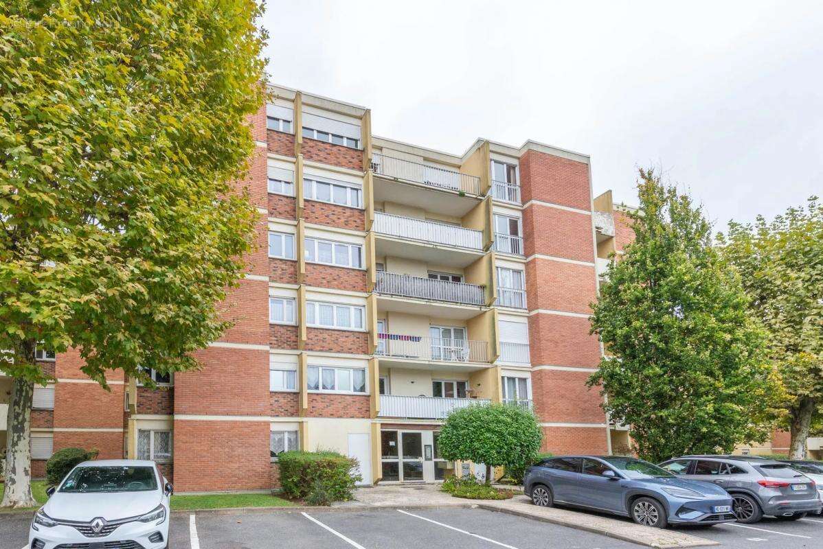 Appartement à EZANVILLE