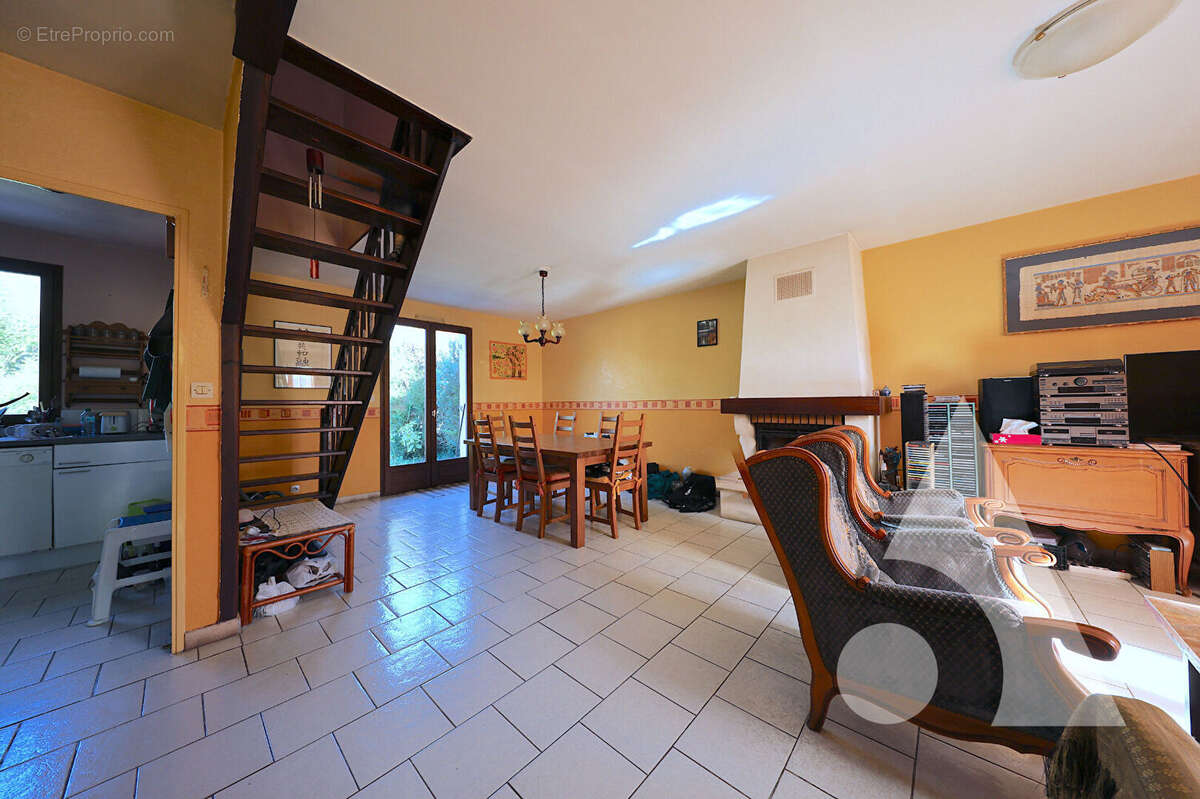 Maison à SAINTRY-SUR-SEINE