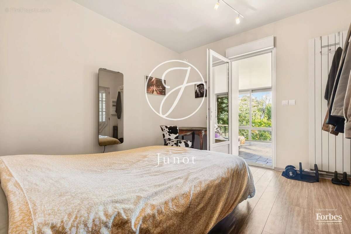 Ville-d'Avray - CENTRE - Maison - 180 m² - Terrain de 260 m² - photo 14