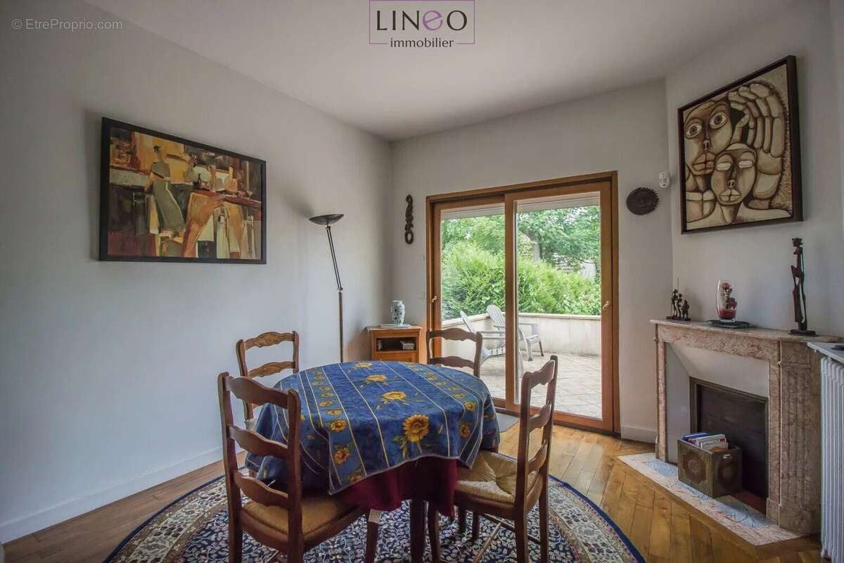 Maison à THIAIS