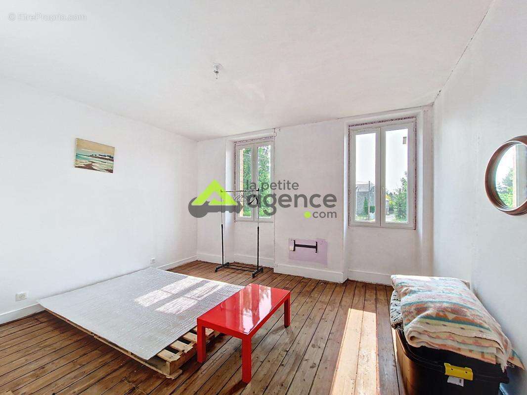 Maison à BUSSIERE-DUNOISE