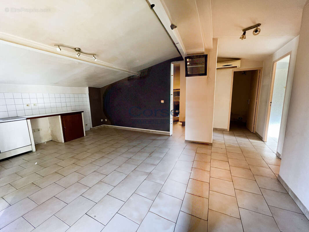 Photo d&#039;origine sans la cloison - Maison à BASTELICACCIA