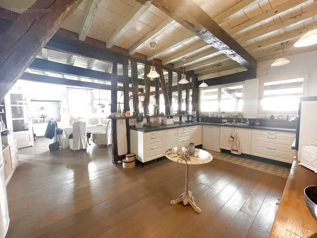 maison de maitre avec piscine intérieur et dependances aménagéables - photo 12